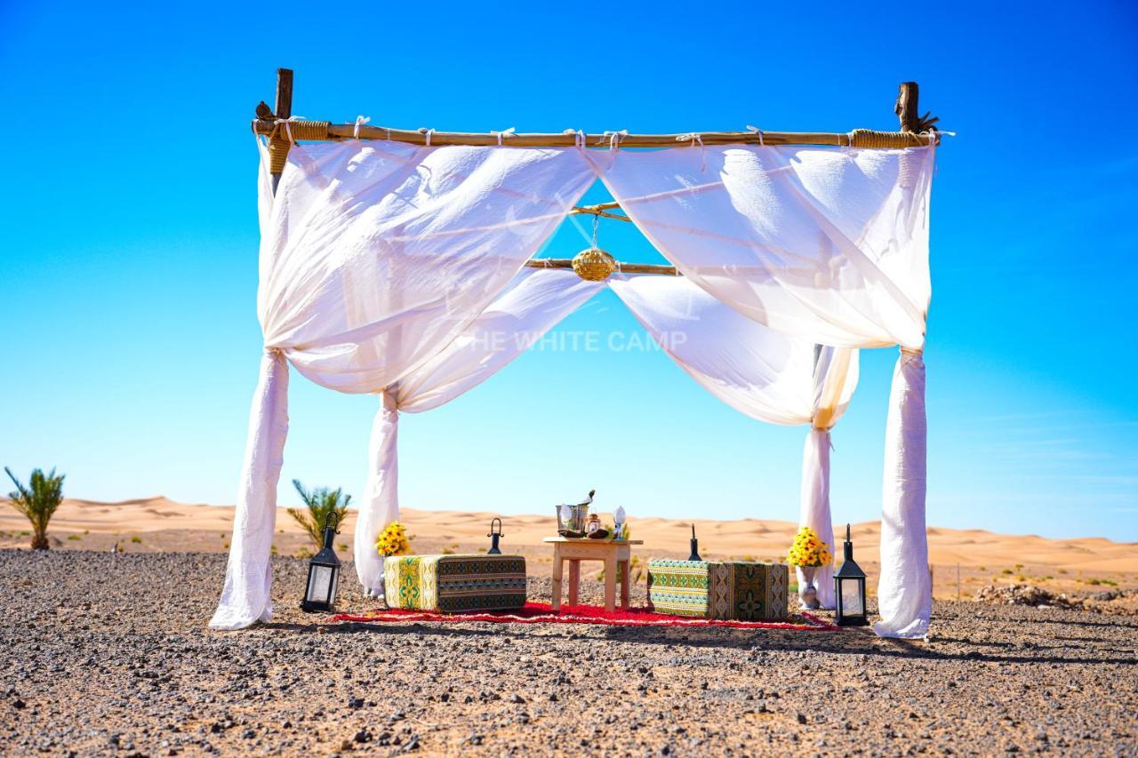 The White Camp - Your Merzouga Luxury Desert Camp & Erg Chebbi Dunes Camel Riding Zewnętrze zdjęcie