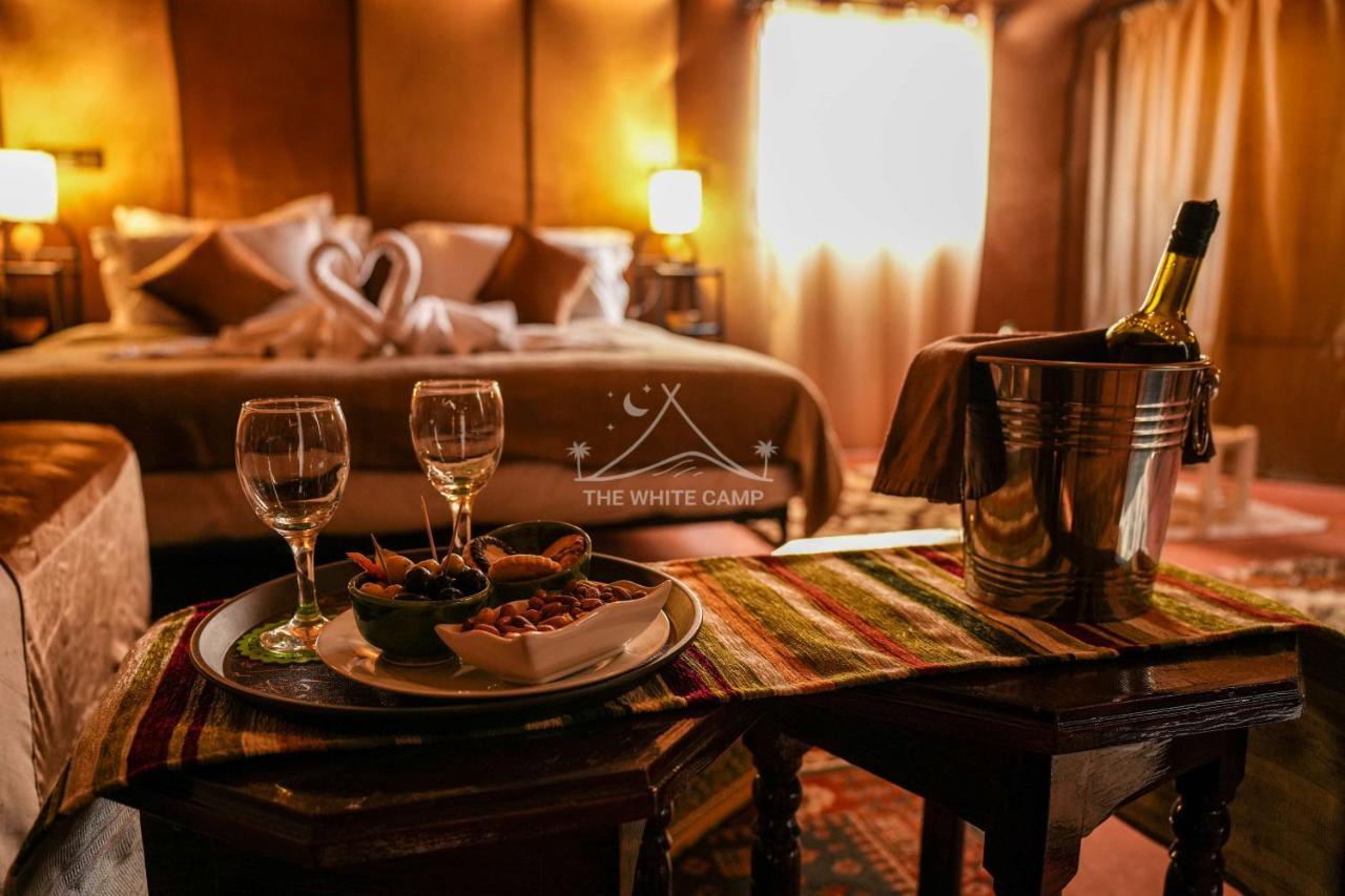 The White Camp - Your Merzouga Luxury Desert Camp & Erg Chebbi Dunes Camel Riding Zewnętrze zdjęcie