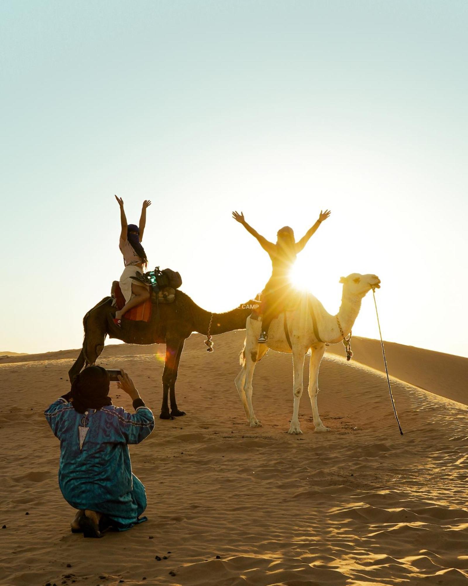 The White Camp - Your Merzouga Luxury Desert Camp & Erg Chebbi Dunes Camel Riding Zewnętrze zdjęcie