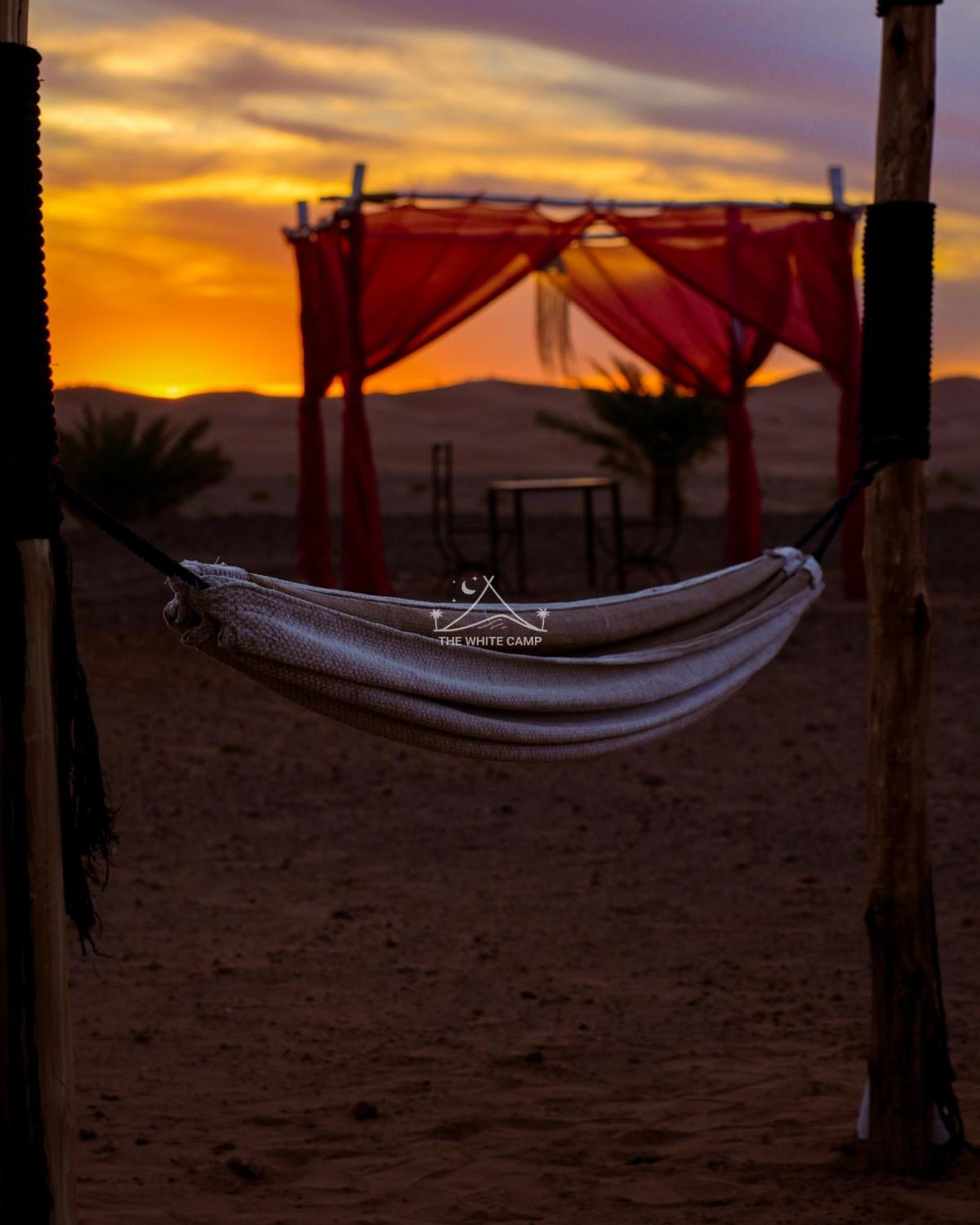The White Camp - Your Merzouga Luxury Desert Camp & Erg Chebbi Dunes Camel Riding Zewnętrze zdjęcie