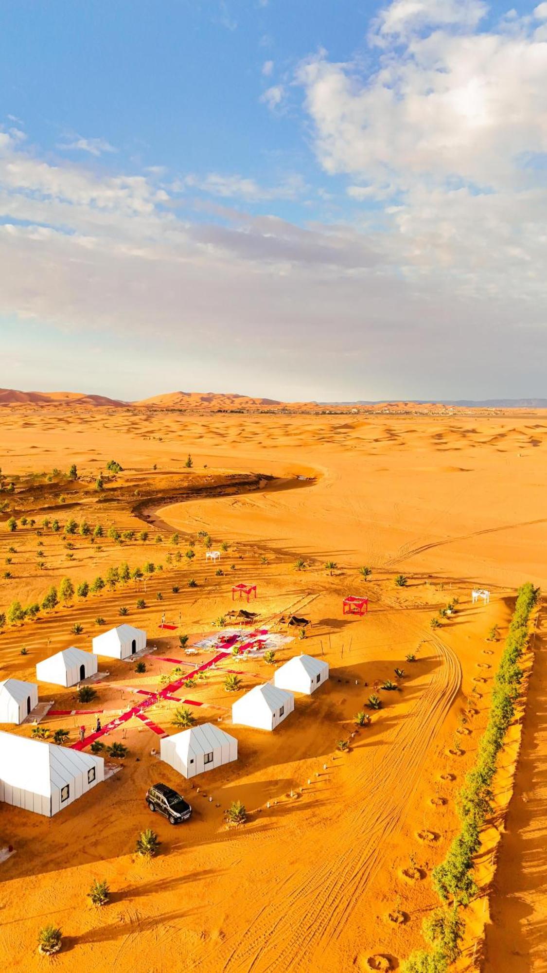 The White Camp - Your Merzouga Luxury Desert Camp & Erg Chebbi Dunes Camel Riding Zewnętrze zdjęcie